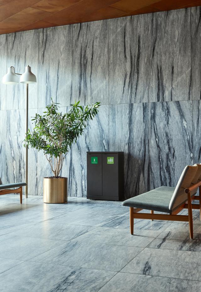 Avfallshåndtering i inngangspartiet til Musikkonservatoriet